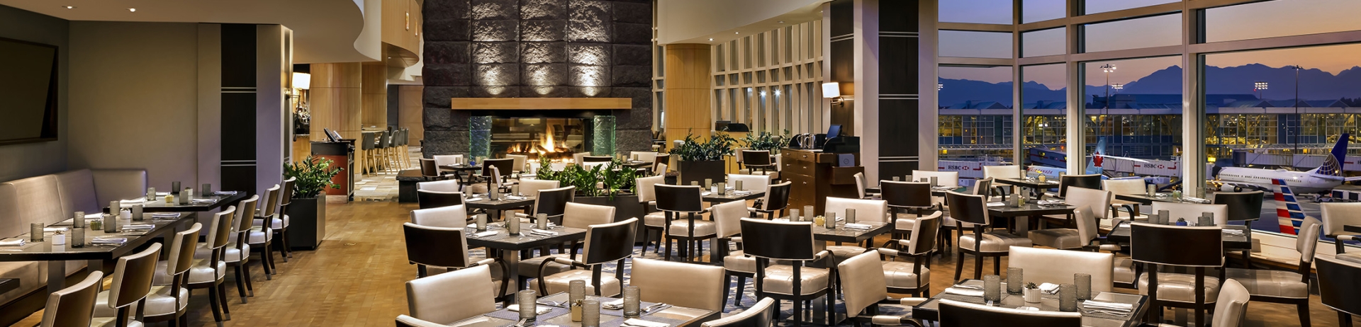 dining area at the globe