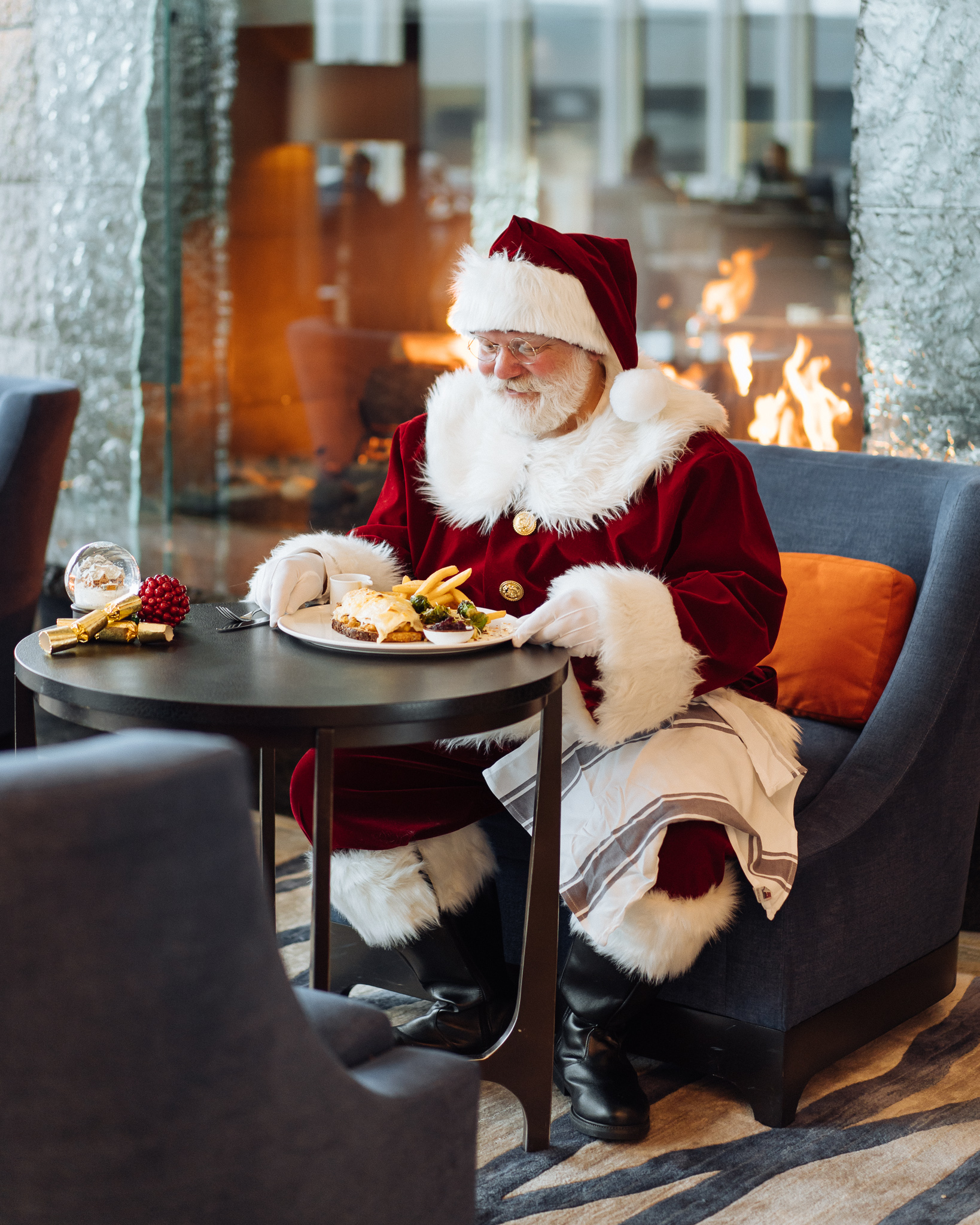 Santa Enjoying Globe@YVR's Make a Wish Dish